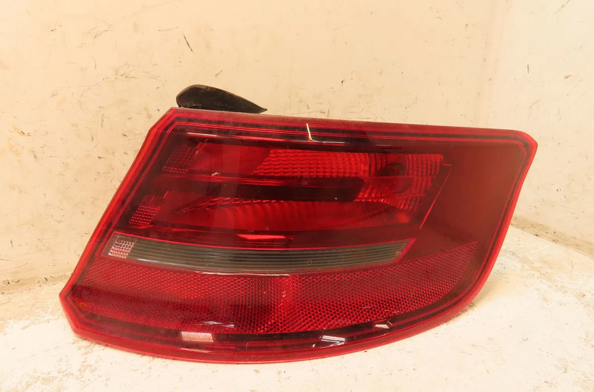 Feu arrière droit Audi A3 Sportback (8VA, 8VF) 1.6 tdi (2012) 5 portes occasion