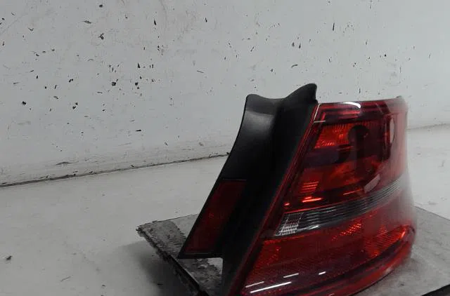 Feu arrière droit Audi A3 Sportback (8VA, 8VF) 1.6 tdi (2012) 5 portes occasion