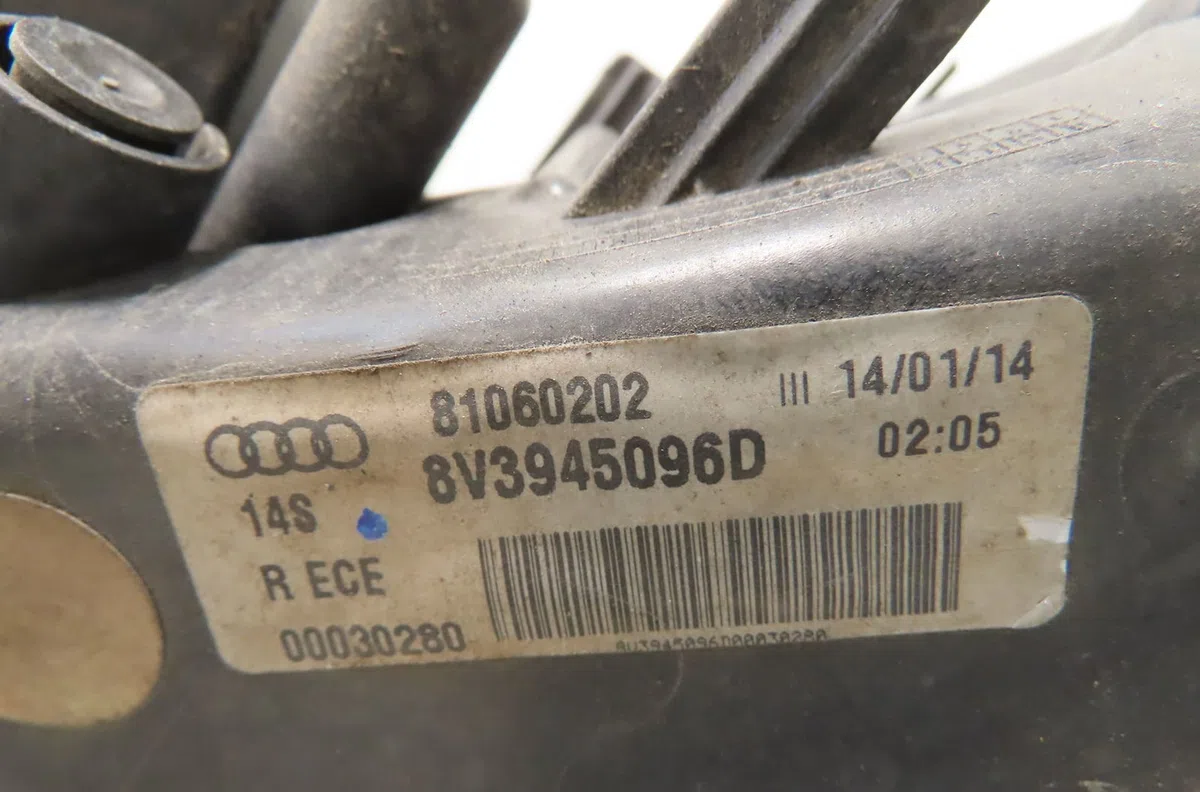 Feu arrière droit Audi A3 Sportback (8VA, 8VF) 2.0 tdi (2012-2020) 5 portes occasion