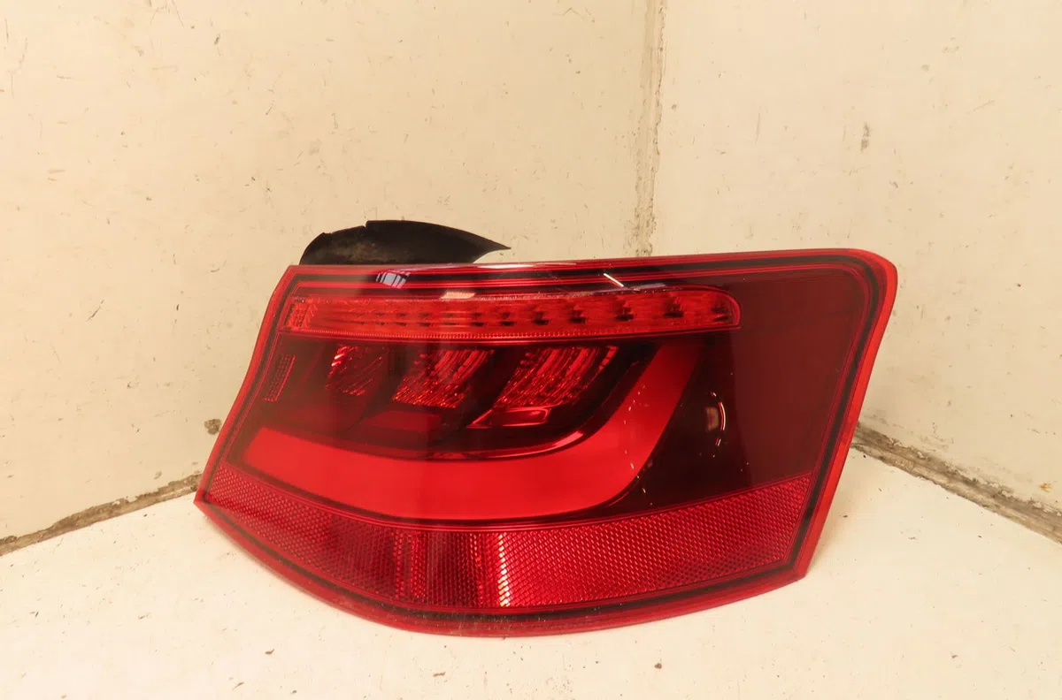 Feu arrière droit Audi A3 Sportback (8VA, 8VF) 2.0 tdi (2012-2020) 5 portes occasion