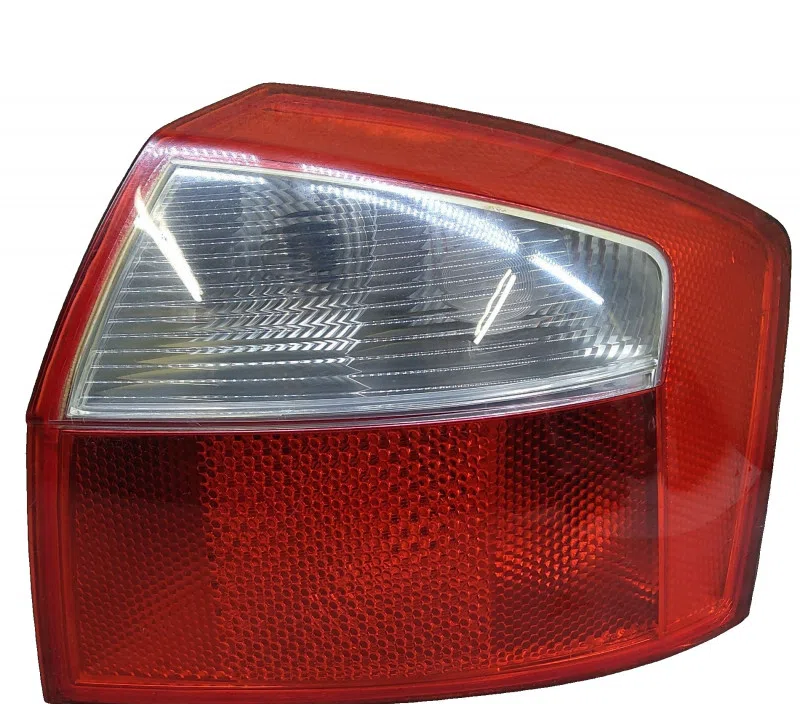 FEU ARRIERE DROIT AUDI A4 00833008