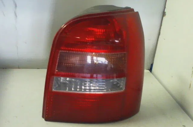 Feu arrière droit AUDI A4 1999 occasion