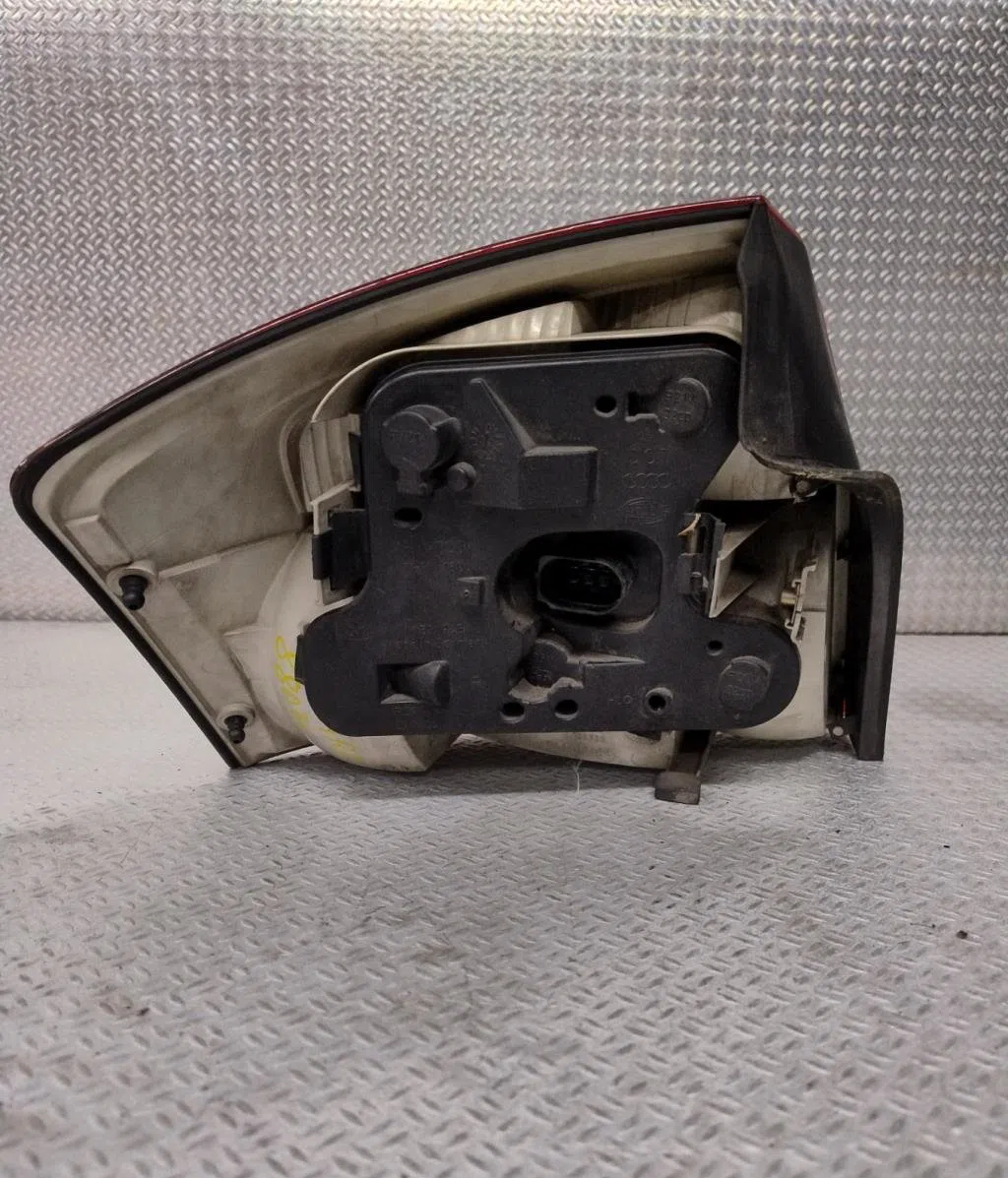 Feu arrière droit AUDI A4 2  A4 2 PHASE 1 occasion