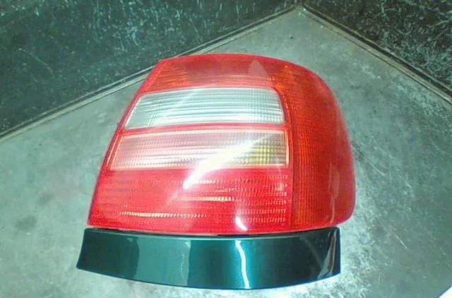 Feu arrière droit Audi A4 B5 (8D2) 1.6 (1994-2000) occasion
