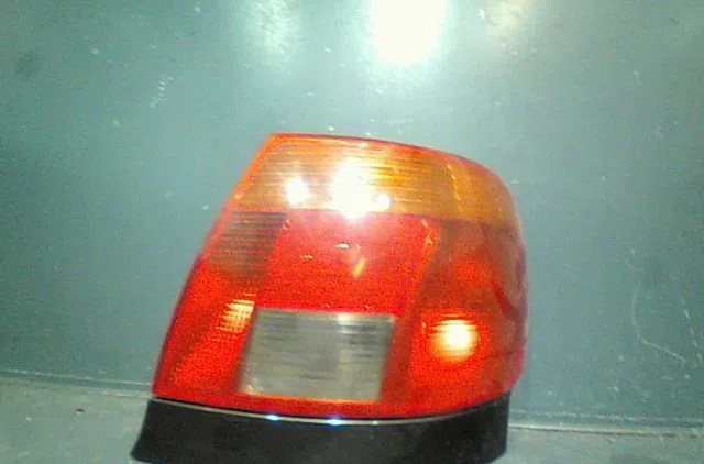 Feu arrière droit Audi A4 B5 (8D2) 1.9 tdi (1995-2000) 4 portes occasion