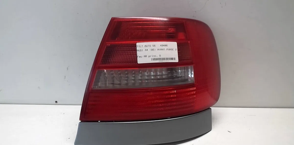 Feu arrière droit Audi A4 B5 (8D2) 1.9 tdi (1995-2000) occasion
