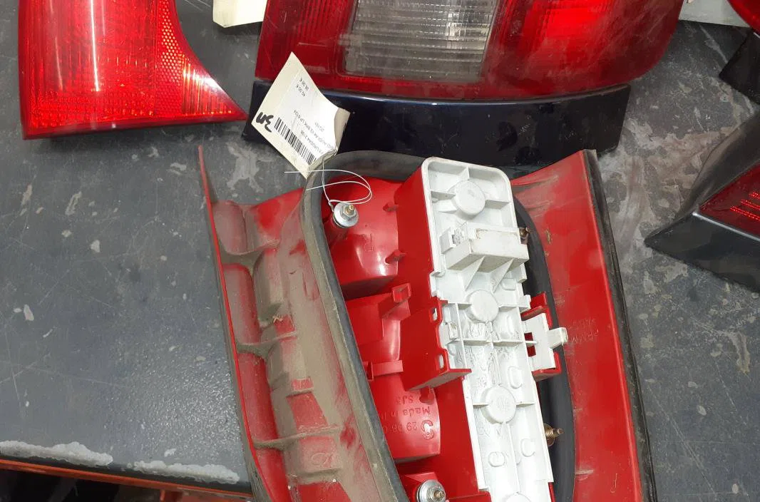 Feu arrière droit Audi A4 B5 Avant (8D5) 1.9 tdi (1996-2001) occasion