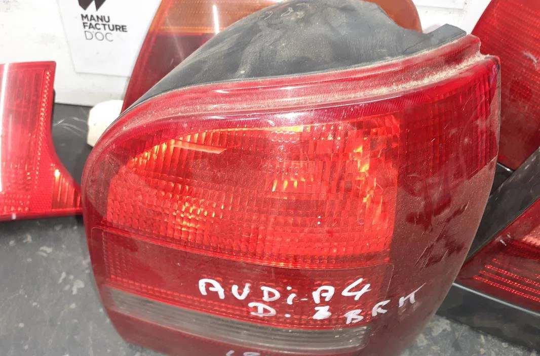 Feu arrière droit Audi A4 B5 Avant (8D5) 1.9 tdi (1996-2001) occasion