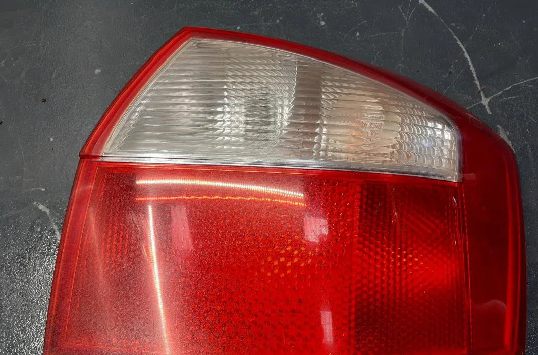 Feu arrière droit Audi A4 B6 (8E2) 1.9 tdi (2000-2004) occasion
