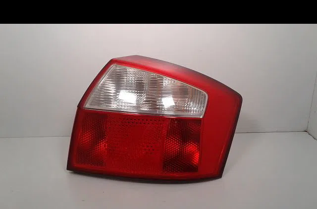 Feu arrière droit Audi A4 B6 (8E2) 2.5 tdi (2001-2002) occasion