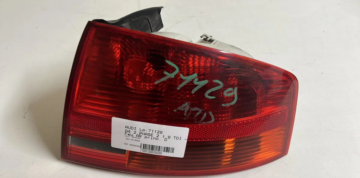 Feu arrière droit Audi A4 B7 (8EC) 1.9 tdi (2004-2008) 4 portes occasion