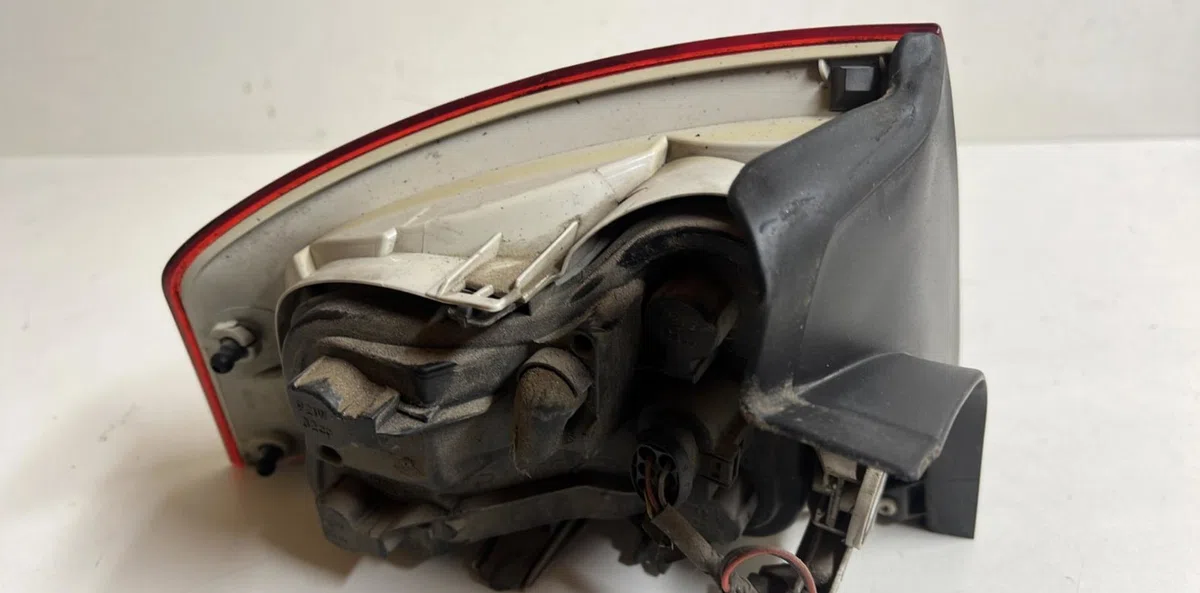 Feu arrière droit Audi A4 B7 (8EC) 1.9 tdi (2004-2008) 4 portes occasion
