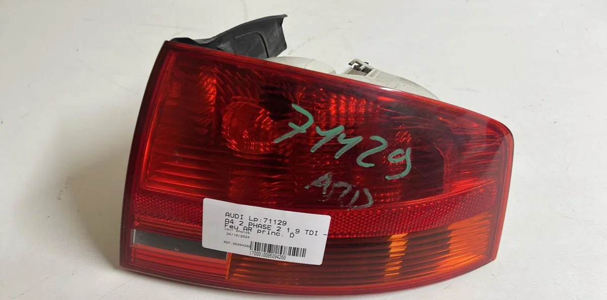 Feu arrière droit Audi A4 B7 (8EC) 1.9 tdi (2004-2008) 4 portes occasion