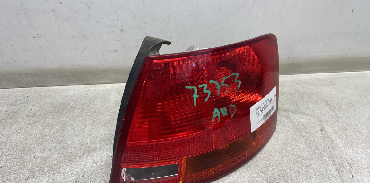 Feu arrière droit Audi A4 B7 Avant (8ED) 2.0 tdi 16v (2004-2008) occasion