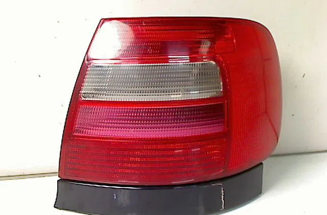 Feu arrière droit AUDI A4 I 1997 occasion