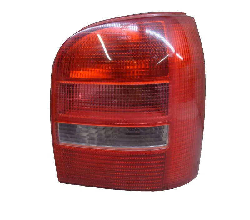 FEU ARRIERE DROIT AUDI A4 I 8D9945096C