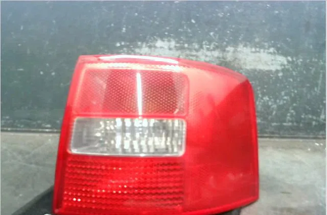 Feu arrière droit Audi A6 C5 Avant (4B5) 2.5 tdi quattro (2000-2005) occasion