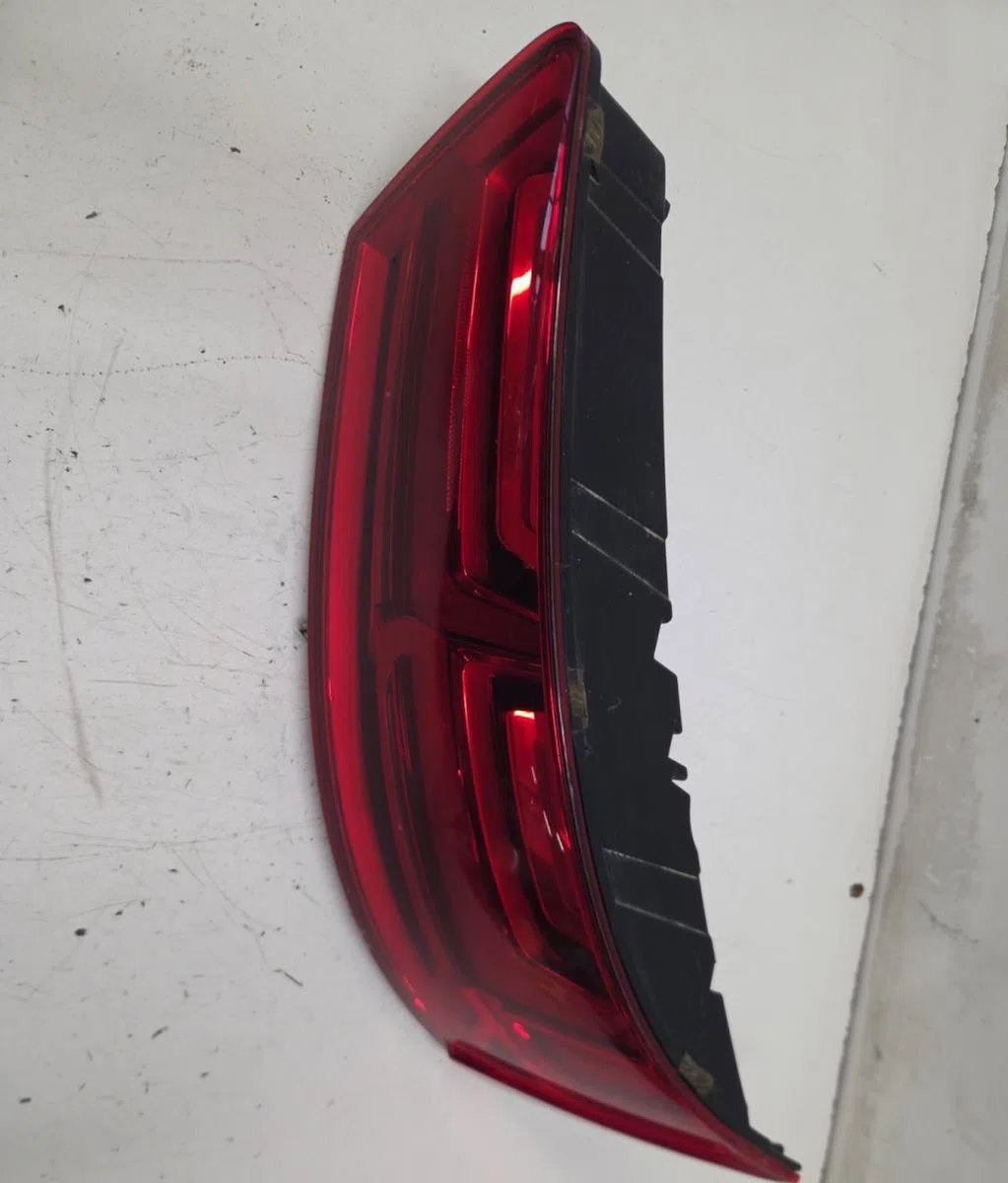 Feu arrière droit AUDI Q7 1 PHASE 1 occasion