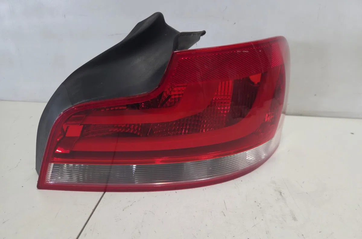 Feu arrière droit BMW SERIE 1 E88 CABRIO occasion