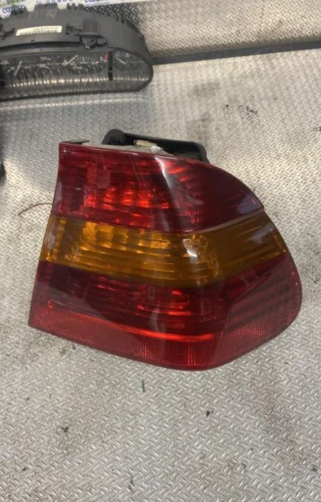 Feu arrière droit BMW SERIE 3 E46  SERIE 3 E46 PHASE 2 occasion