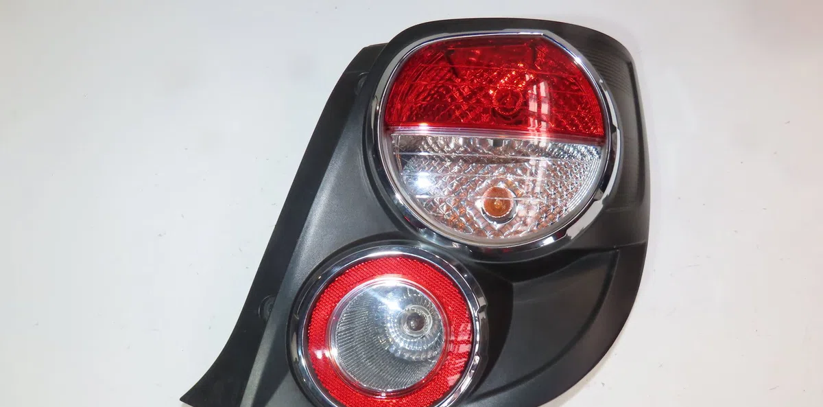 Feu arrière droit Chevrolet AVEO 3-5 portes (T300) 1.6 (2011) occasion