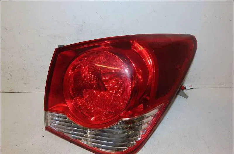 Feu arrière droit CHEVROLET CRUZE occasion