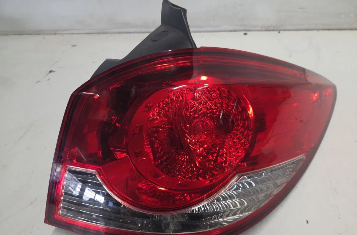 Feu arrière droit CHEVROLET CRUZE PHASE 2 occasion