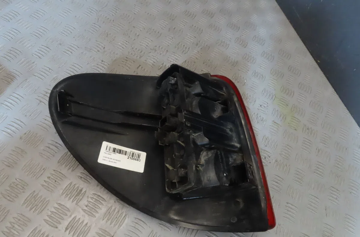 Feu arrière droit Chrysler VOYAGER IV (RG, RS) 2.5 crd (2000-2008) occasion