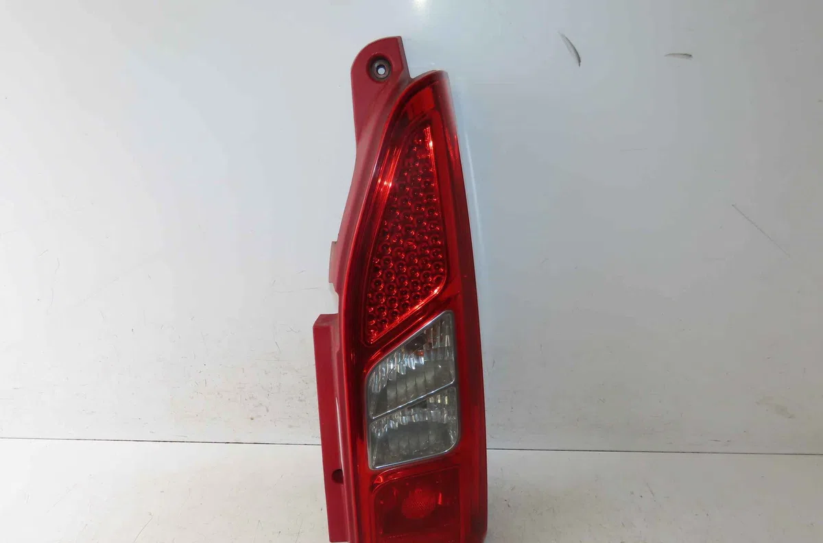 Feu arrière droit CITROEN BERLINGO II occasion