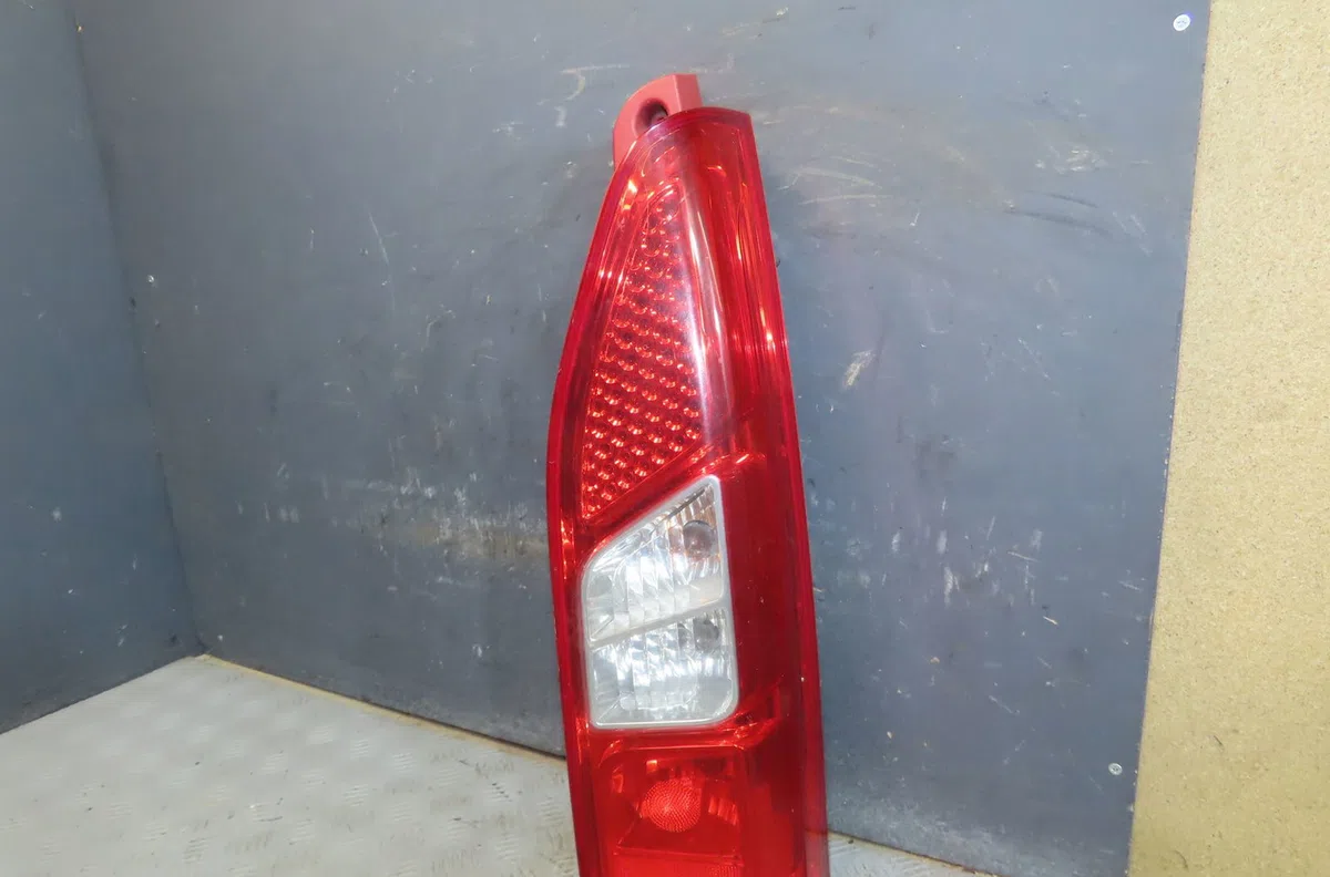 Feu arrière droit Citroen BERLINGO MULTISPACE (B9) 1.6 vti 120 (2009) occasion