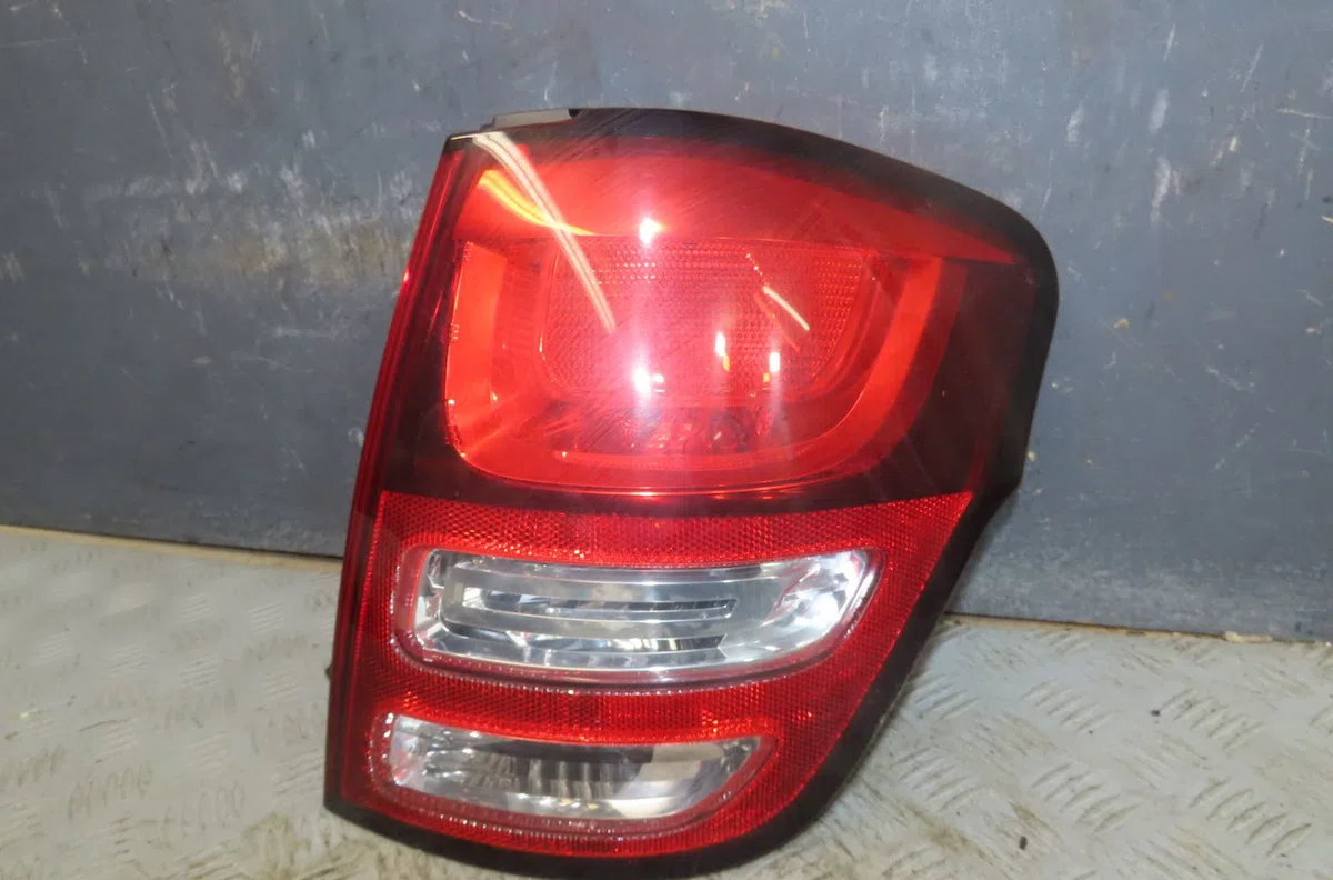 Feu arrière droit Citroen C3 II (SC_) 1.6 hdi 90 (2009) occasion
