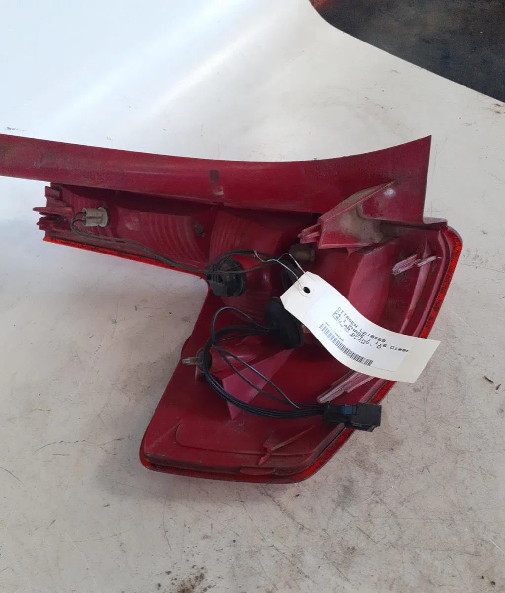 Feu arrière droit Citroen C4 I (LC_) 1.6 hdi (2004-2011) 5 portes occasion