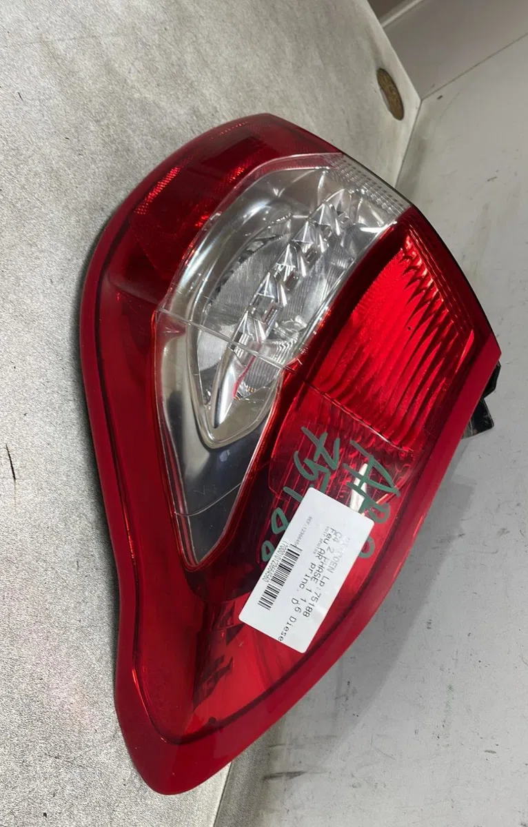 Feu arrière droit Citroen C4 II (NC_) 1.6 hdi 110 (2009) 5 portes occasion