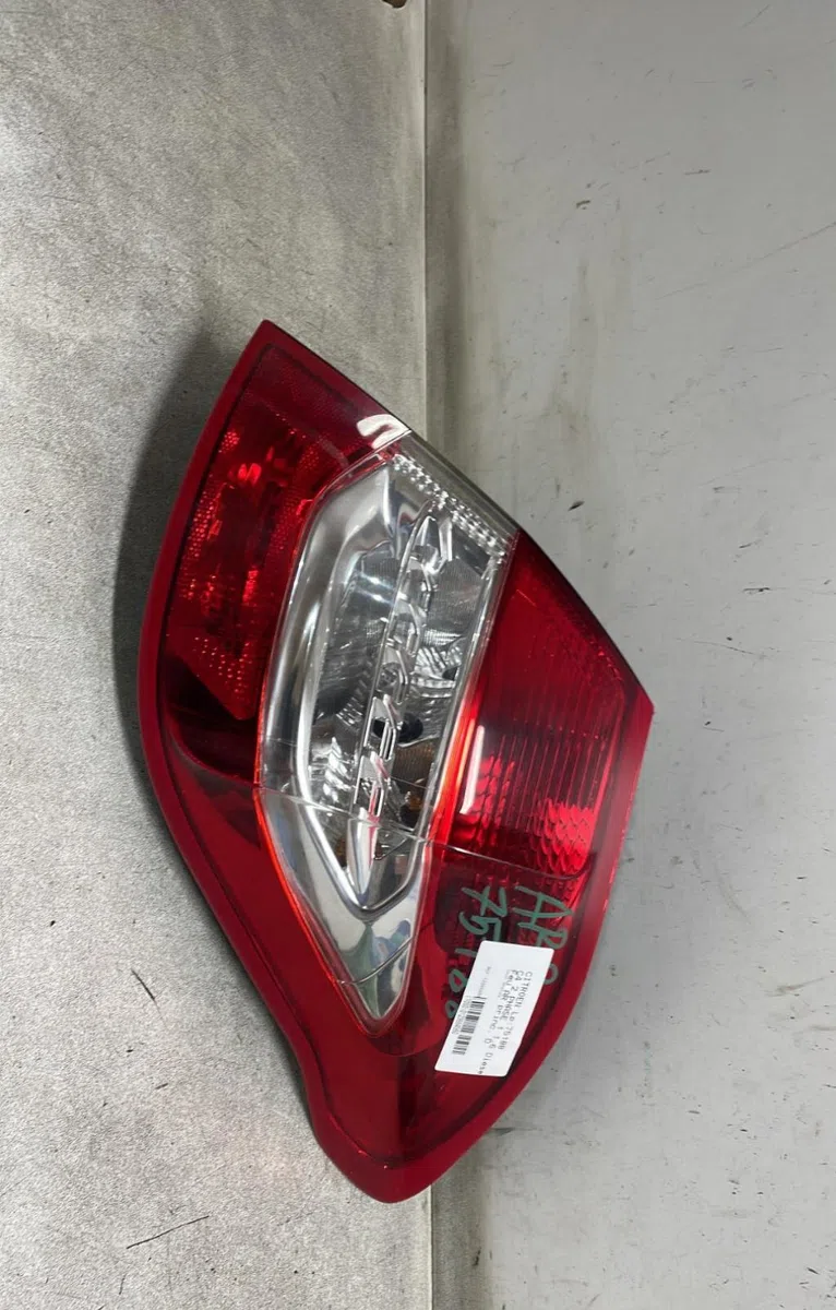 Feu arrière droit Citroen C4 II (NC_) 1.6 hdi 110 (2009) 5 portes occasion