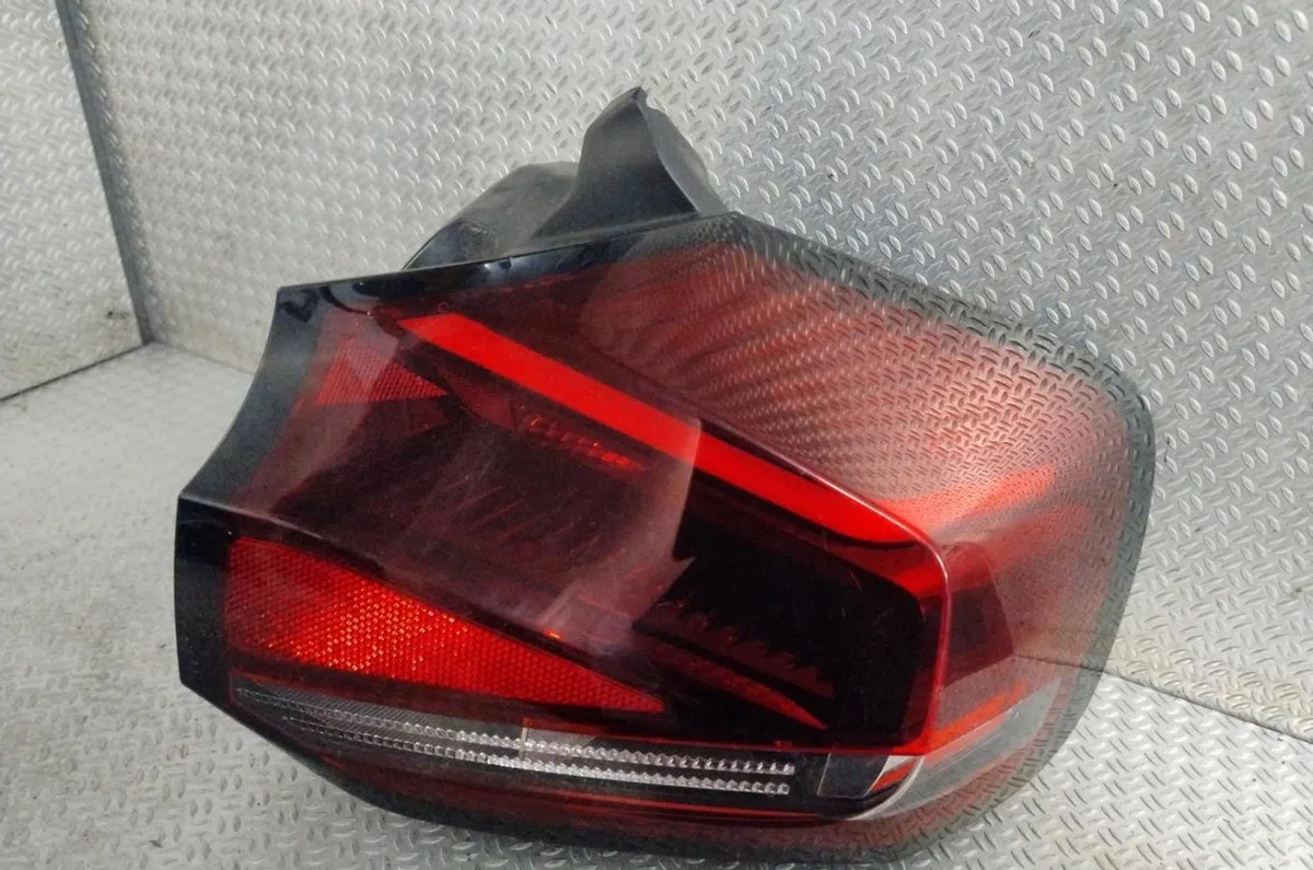 Feu arrière droit Citroen C4 III (BA_, BB_, BC_) 1.2 puretech 130 (bahnsa, bahnsb) (2020) occasion