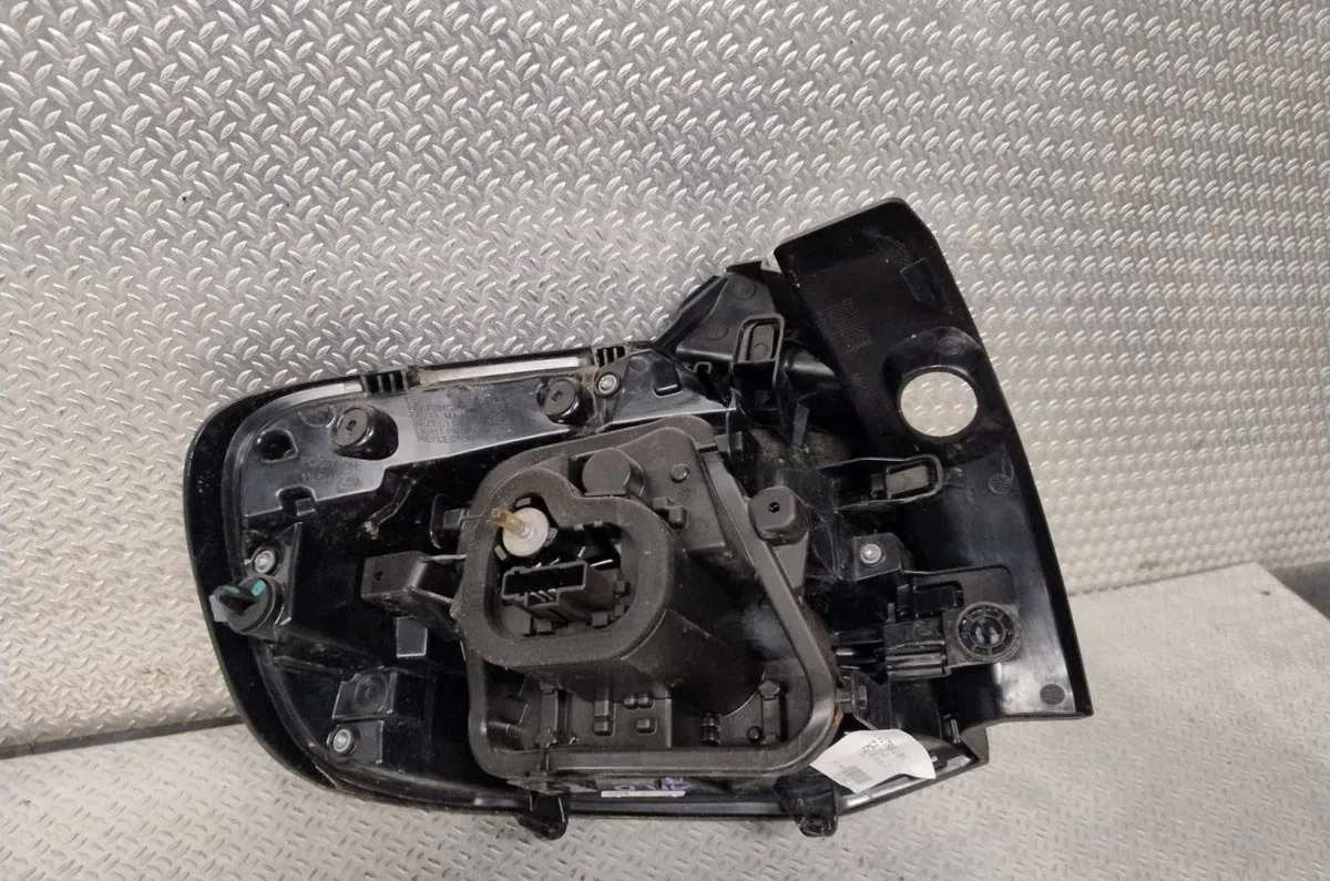 Feu arrière droit Citroen C4 III (BA_, BB_, BC_) E-c4 (bczkxc) (2020) occasion