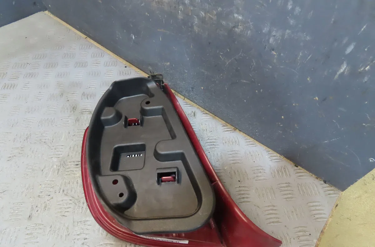 Feu arrière droit Citroen C5 I (DC_) 2.0 hdi (dcrhzb, dcrhze) (2001-2004) 5 portes occasion