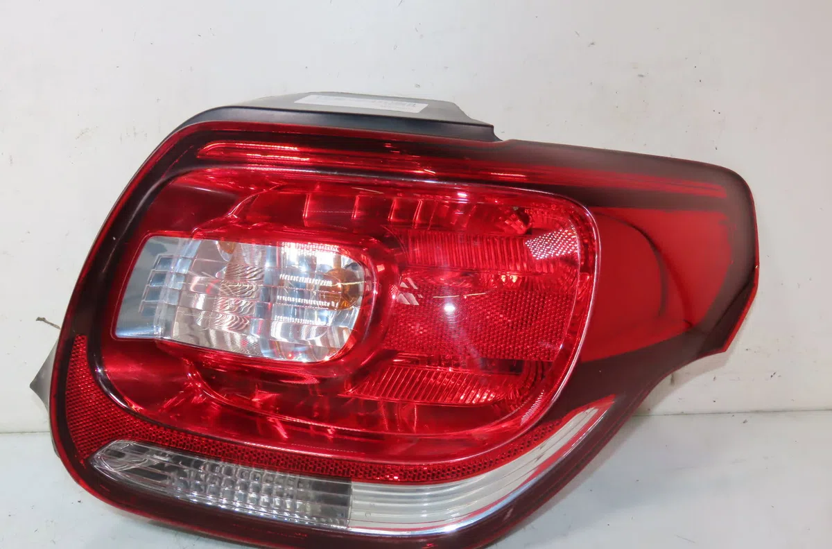 Feu arrière droit Citroën DS3 (SA_) 1.6 hdi 90 (2009-2015) 3 portes occasion