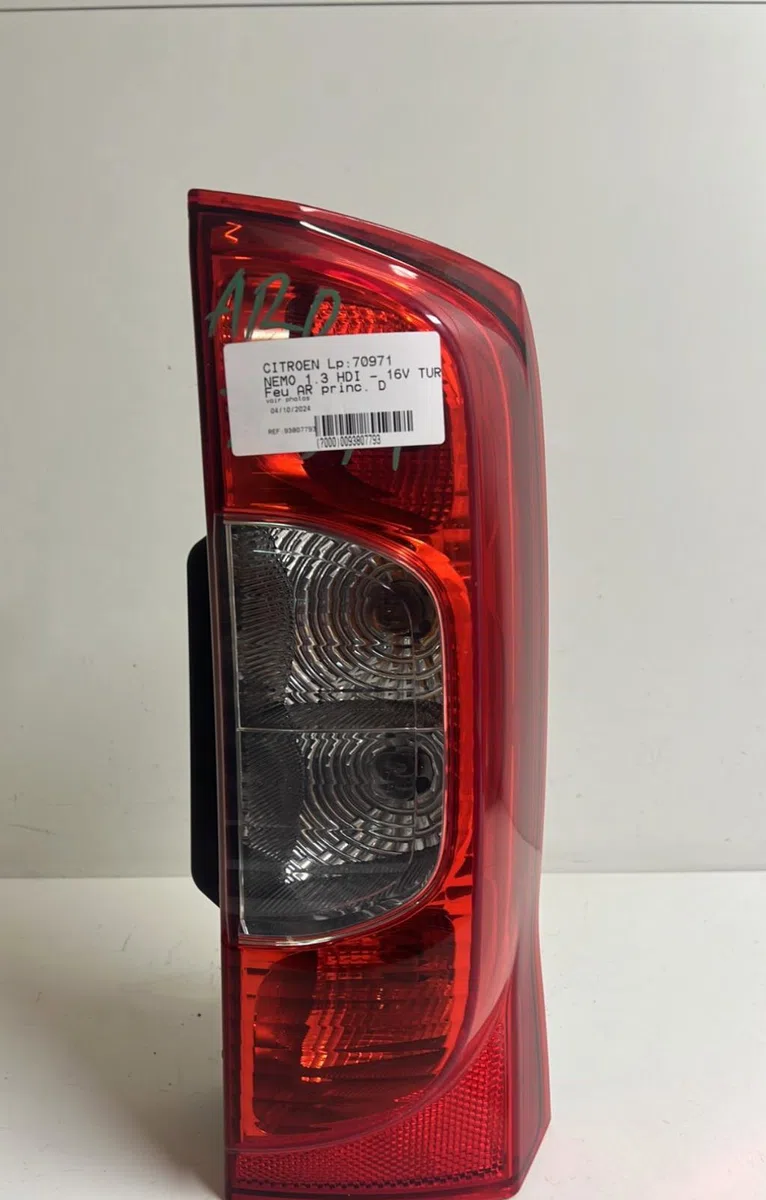 Feu arrière droit Citroen NEMO Monospace 1.3 hdi 75 (2010) occasion