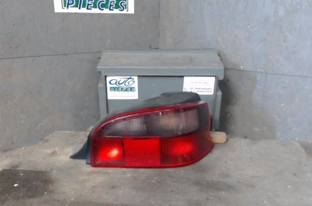 Feu arrière droit Citroen SAXO (S0, S1) 1.0 x (1996-1998) occasion