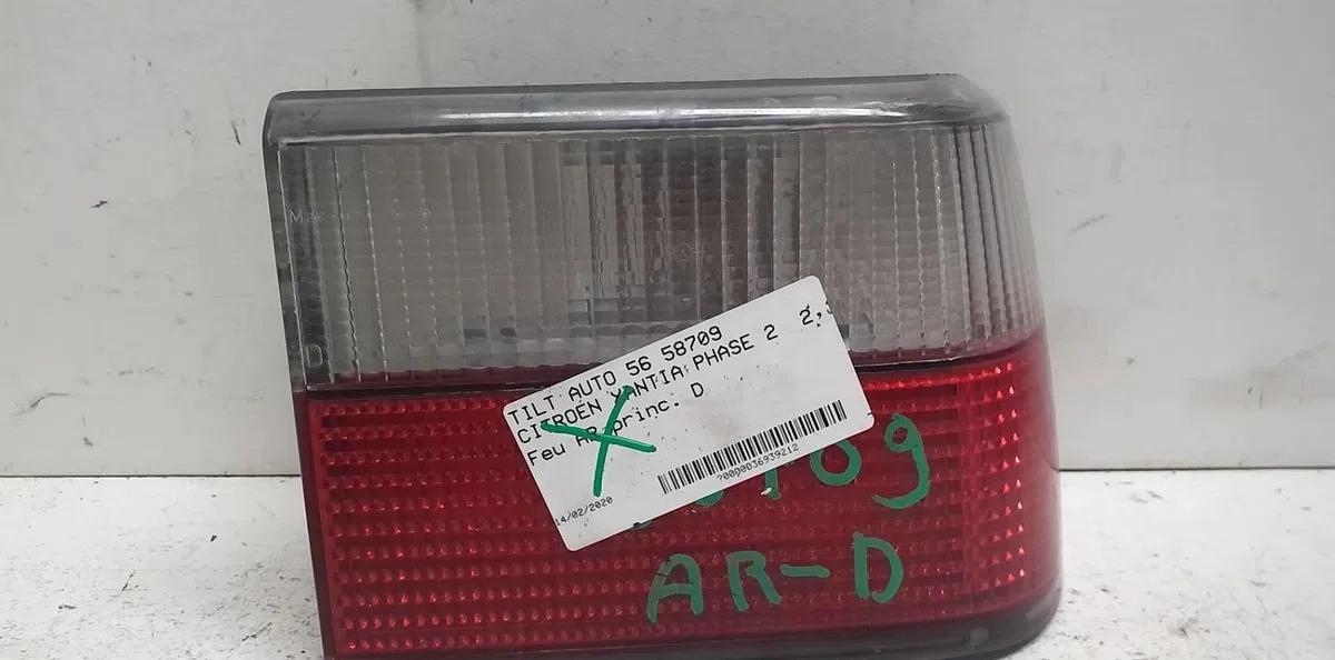 Feu arrière droit Citroen XANTIA (X1_, X2_) 2.1 turbo d 12v (1995-1999) occasion