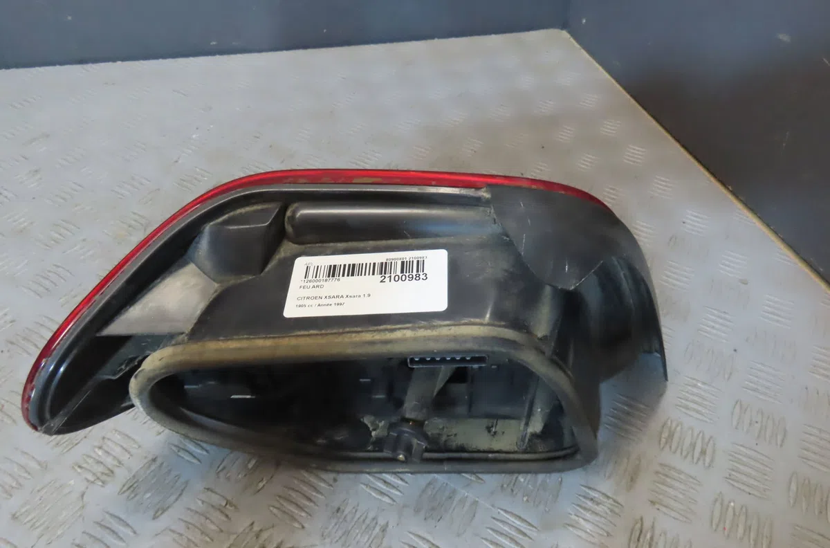Feu arrière droit CITROEN XSARA 1997 occasion