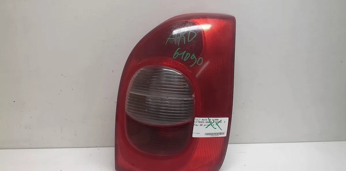 Feu arrière droit Citroen XSARA PICASSO (N68) 2.0 hdi (1999-2011) 5 portes occasion
