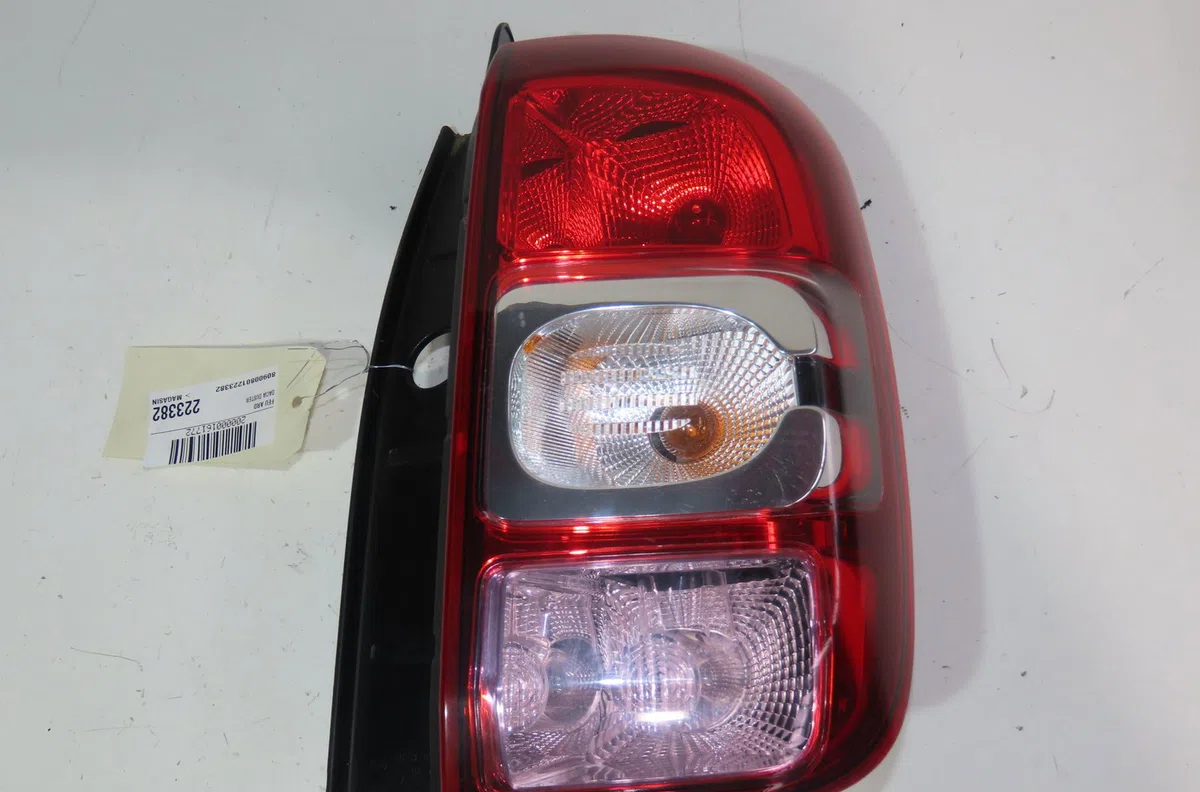 Feu arrière droit Dacia DUSTER (HS_) 1.5 dci (hsaj) (2010-2018) occasion