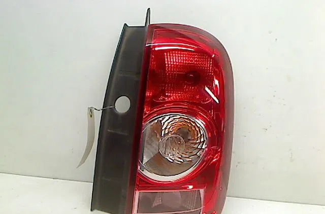 Feu arrière droit Dacia DUSTER (HS_) 1.5 dci (hsmc) (2010-2018) occasion