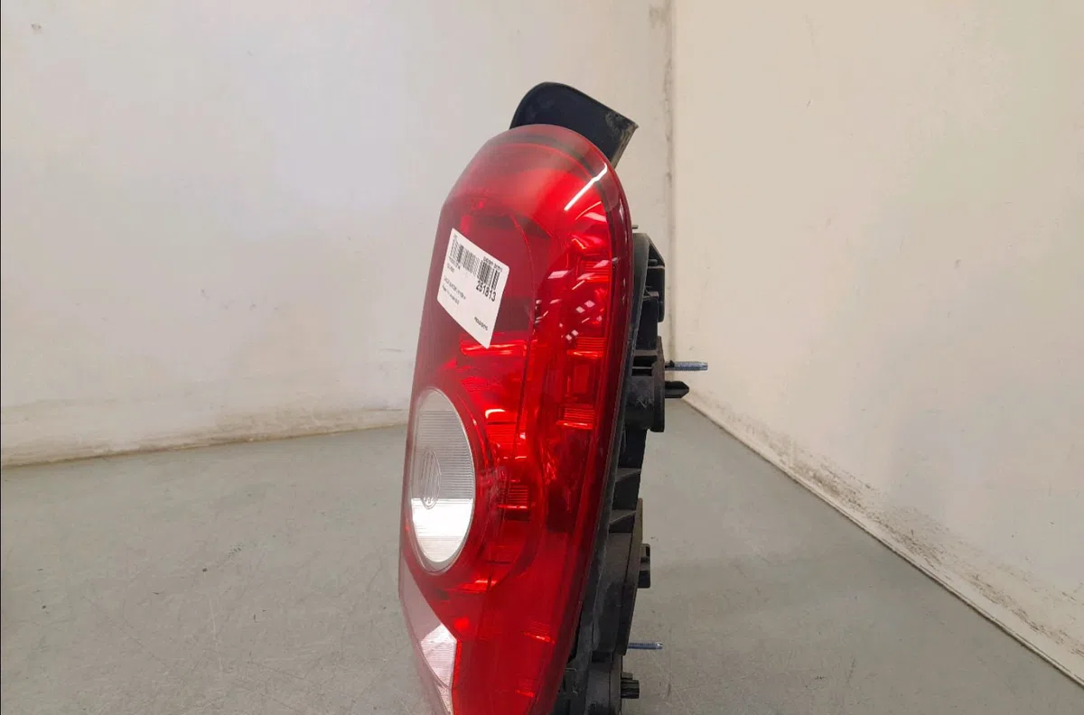 Feu arrière droit Dacia DUSTER (HS_) 1.6 16v (2010-2018) occasion