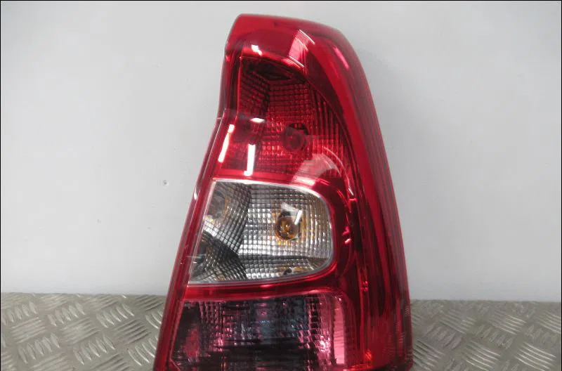 Feu arrière droit Dacia LOGAN (LS_) 1.2 16v (ls1n, ls02, bs02) (2006) occasion