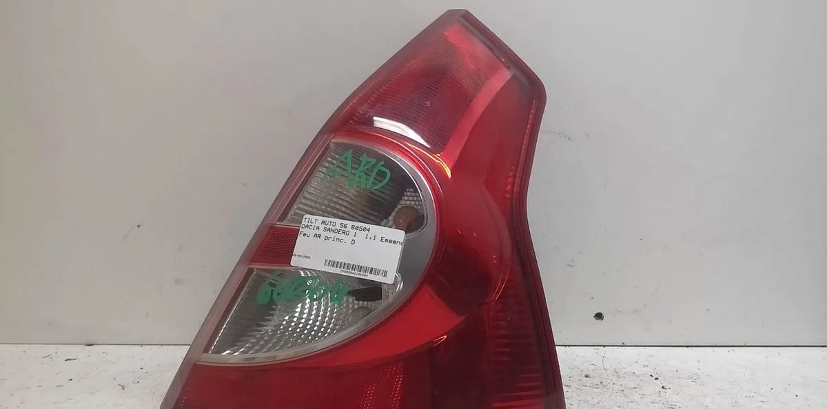 Feu arrière droit Dacia SANDERO 1.2 16v (2008) 5 portes occasion
