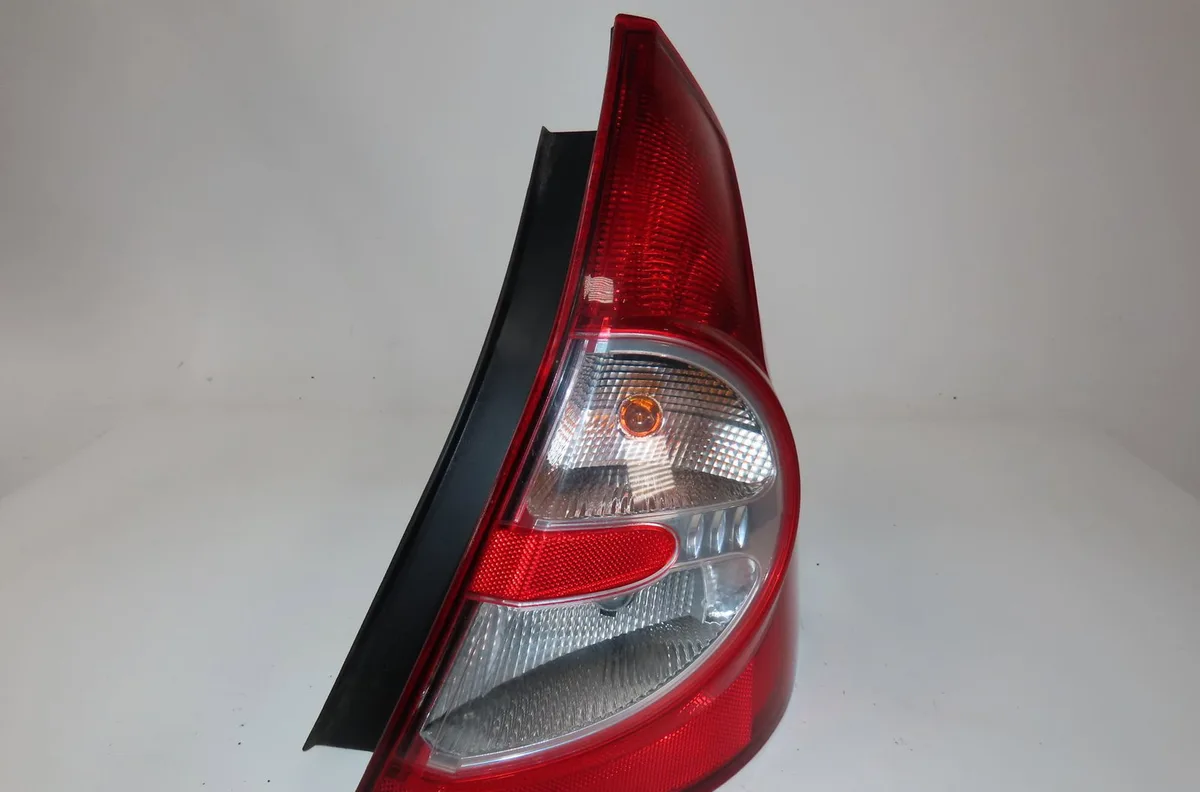 Feu arrière droit Dacia SANDERO 1.4 mpi lpg (2009) occasion