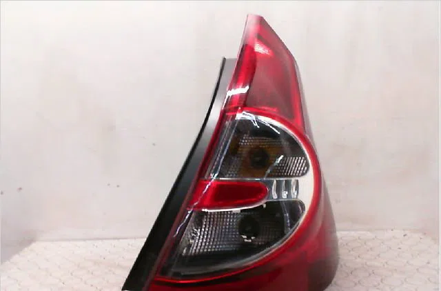 Feu arrière droit Dacia SANDERO 1.5 dci (2010) occasion